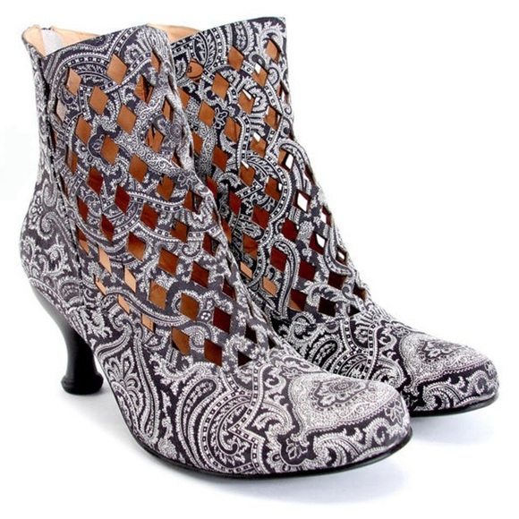 John Fluevog BELLEVUE DEVERE in Black Paisley Size 6.5 - Picture 1 of 11